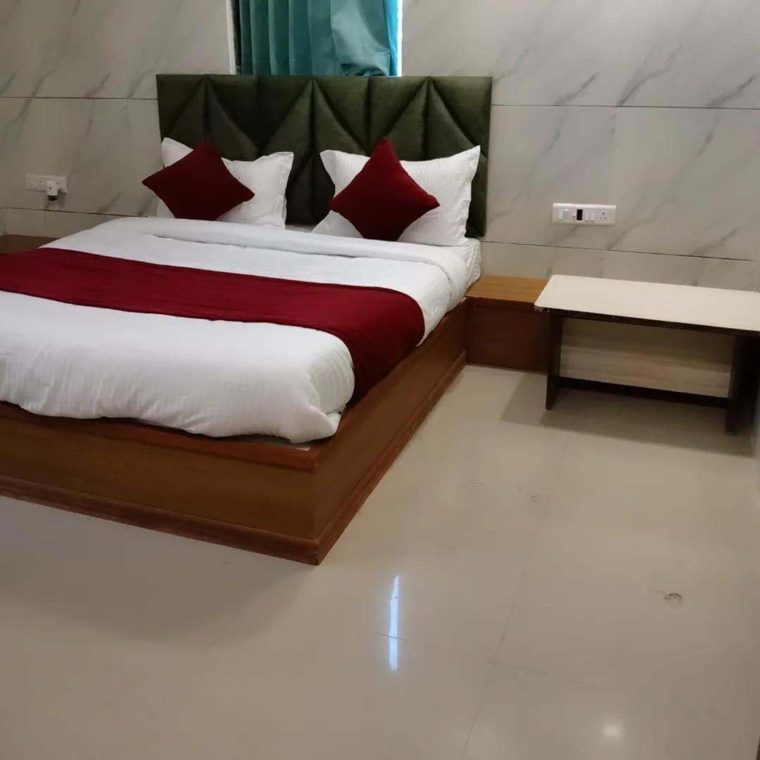 Hotel The Grand Pritam ガンディーナガル エクステリア 写真